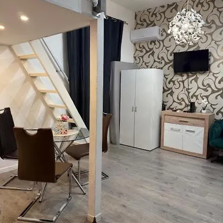 Roland Downtown - Almassy Apartament *